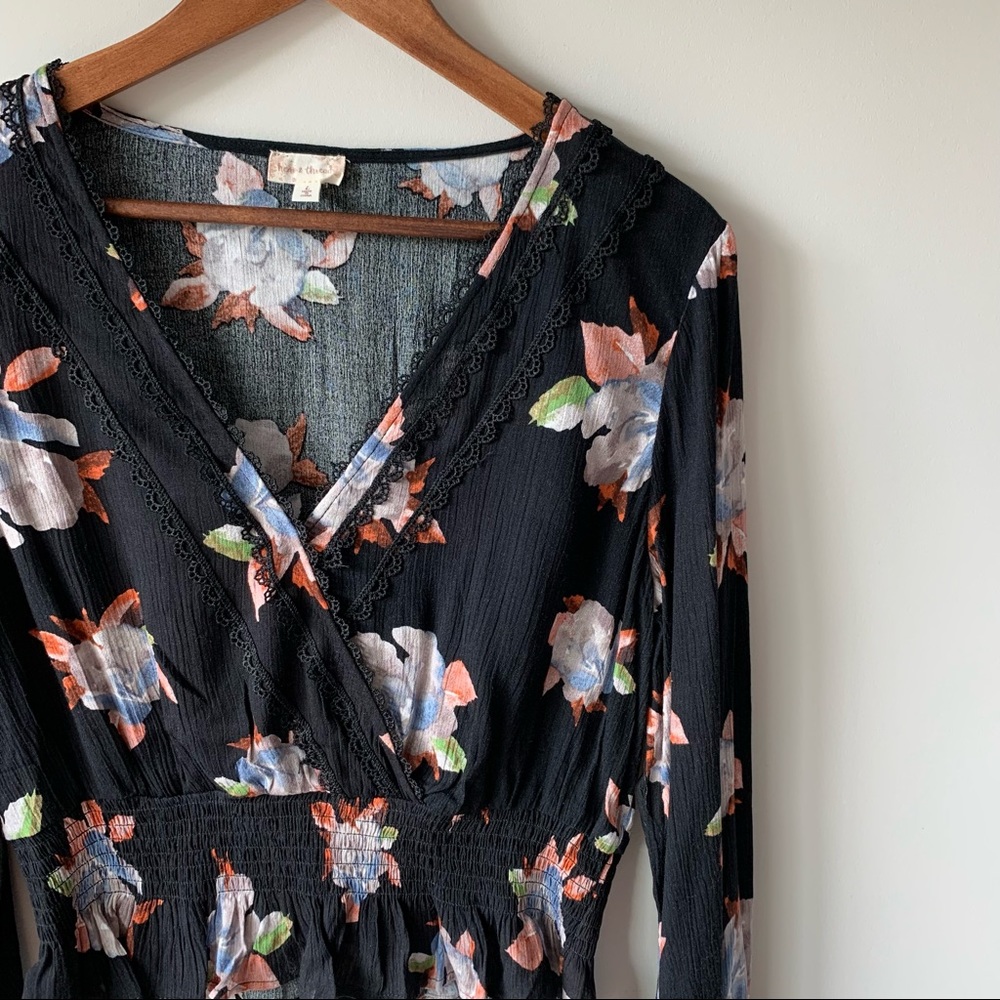 Boutique Floral Blouse - Picture 2 of 8